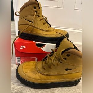 Kids Wheat Nike Woodside Boots Sz 3